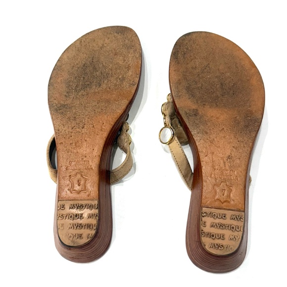 Mystique Wedge Mother of Pearl Sandal. Size 7. - Picture 7 of 9